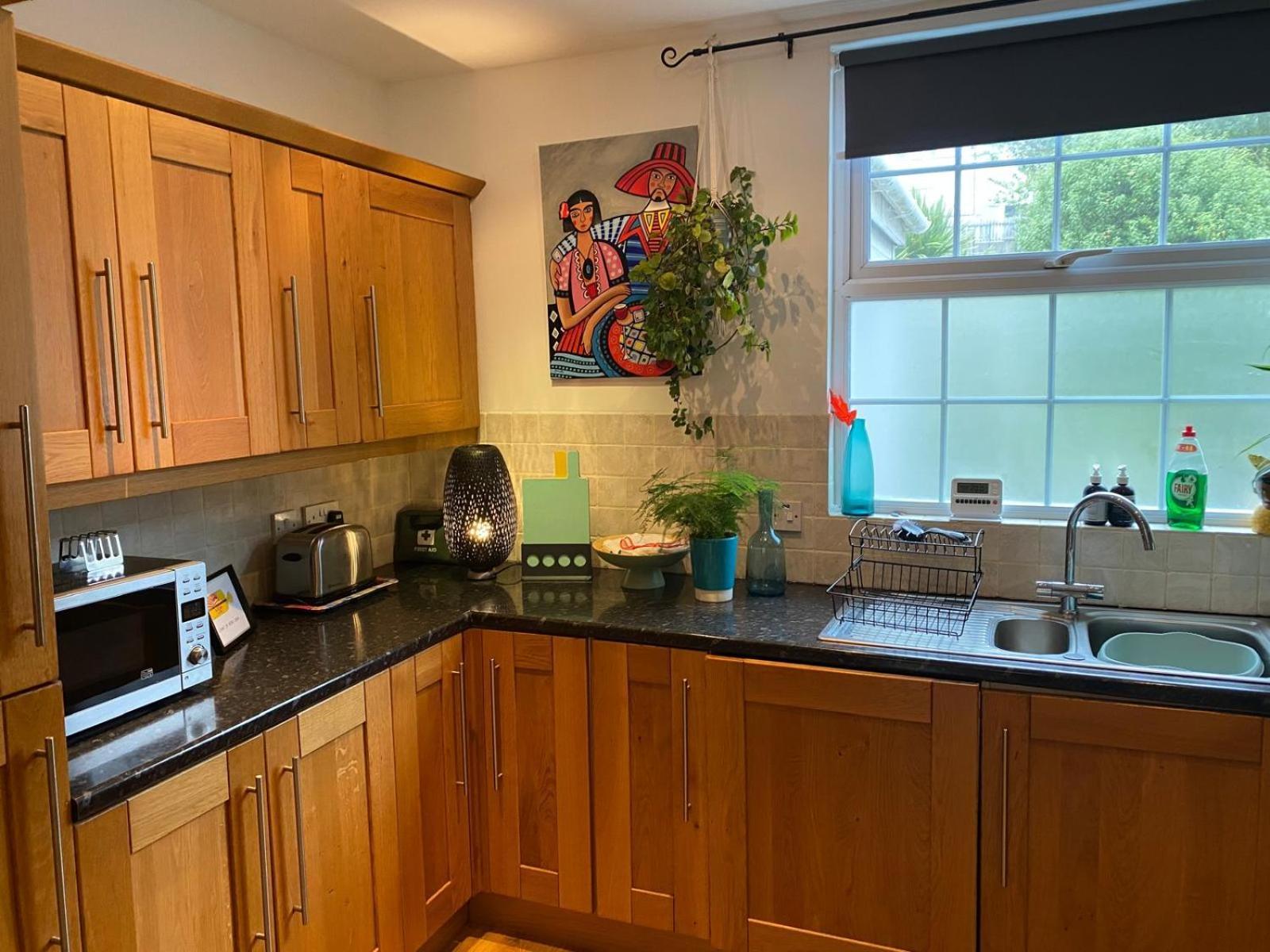 True Colours Apartment In Central Location Bangor  Esterno foto