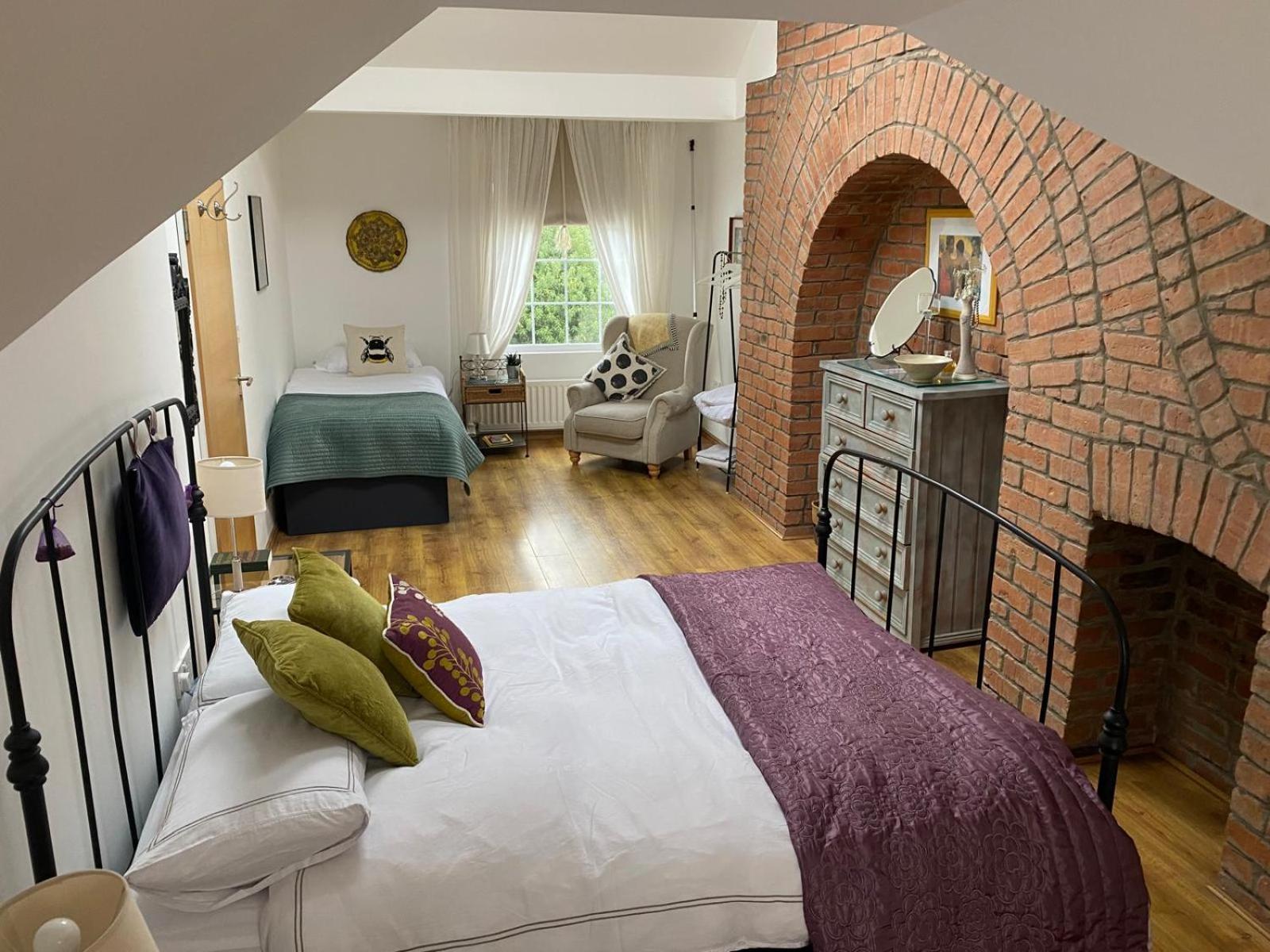 True Colours Apartment In Central Location Bangor  Esterno foto