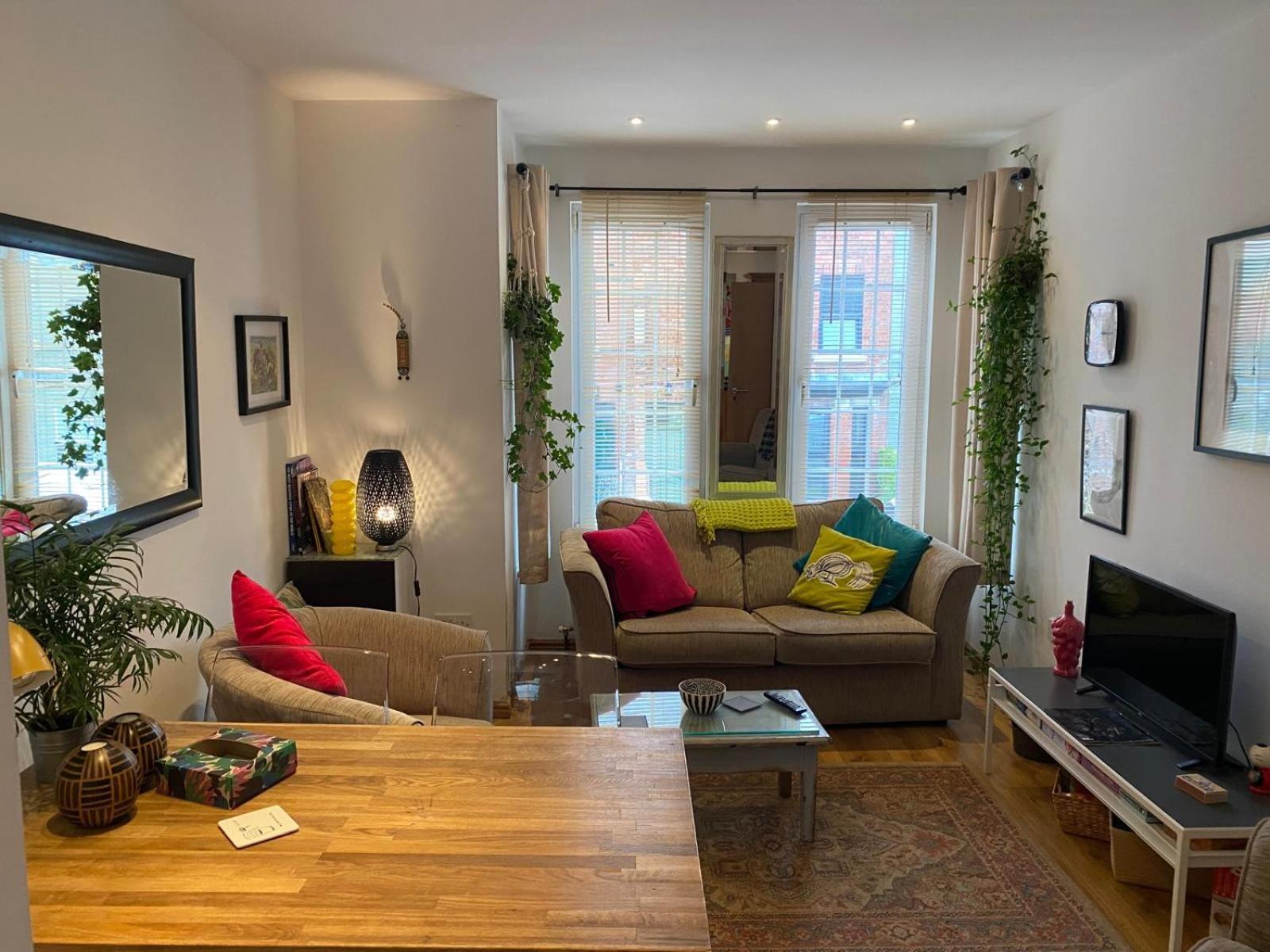 True Colours Apartment In Central Location Bangor  Esterno foto