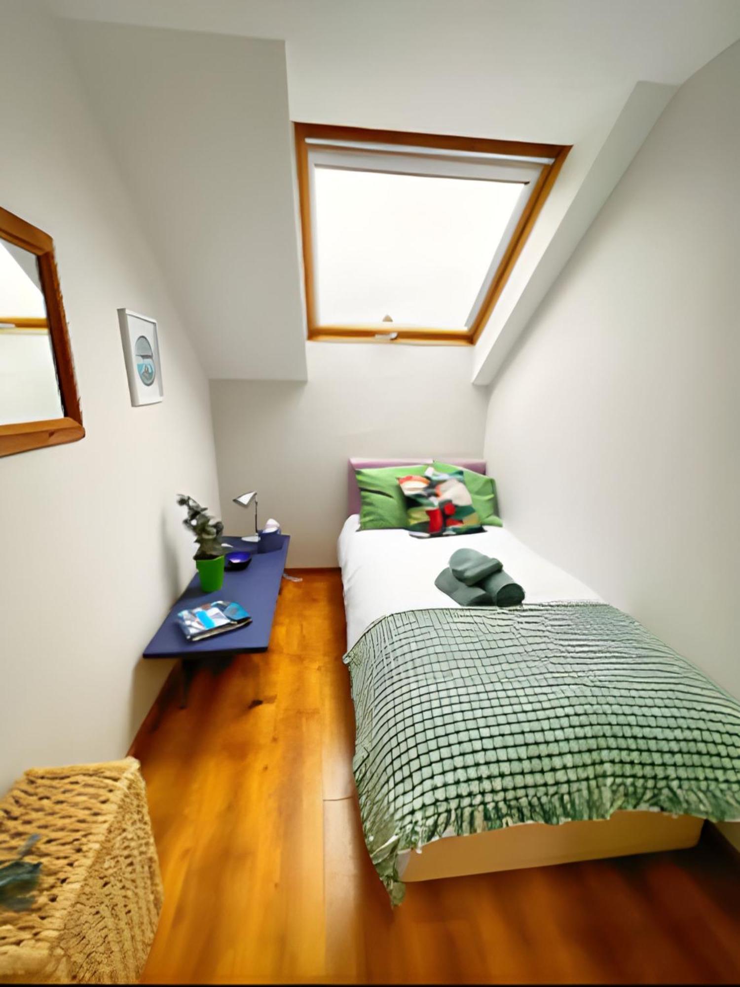 True Colours Apartment In Central Location Bangor  Esterno foto