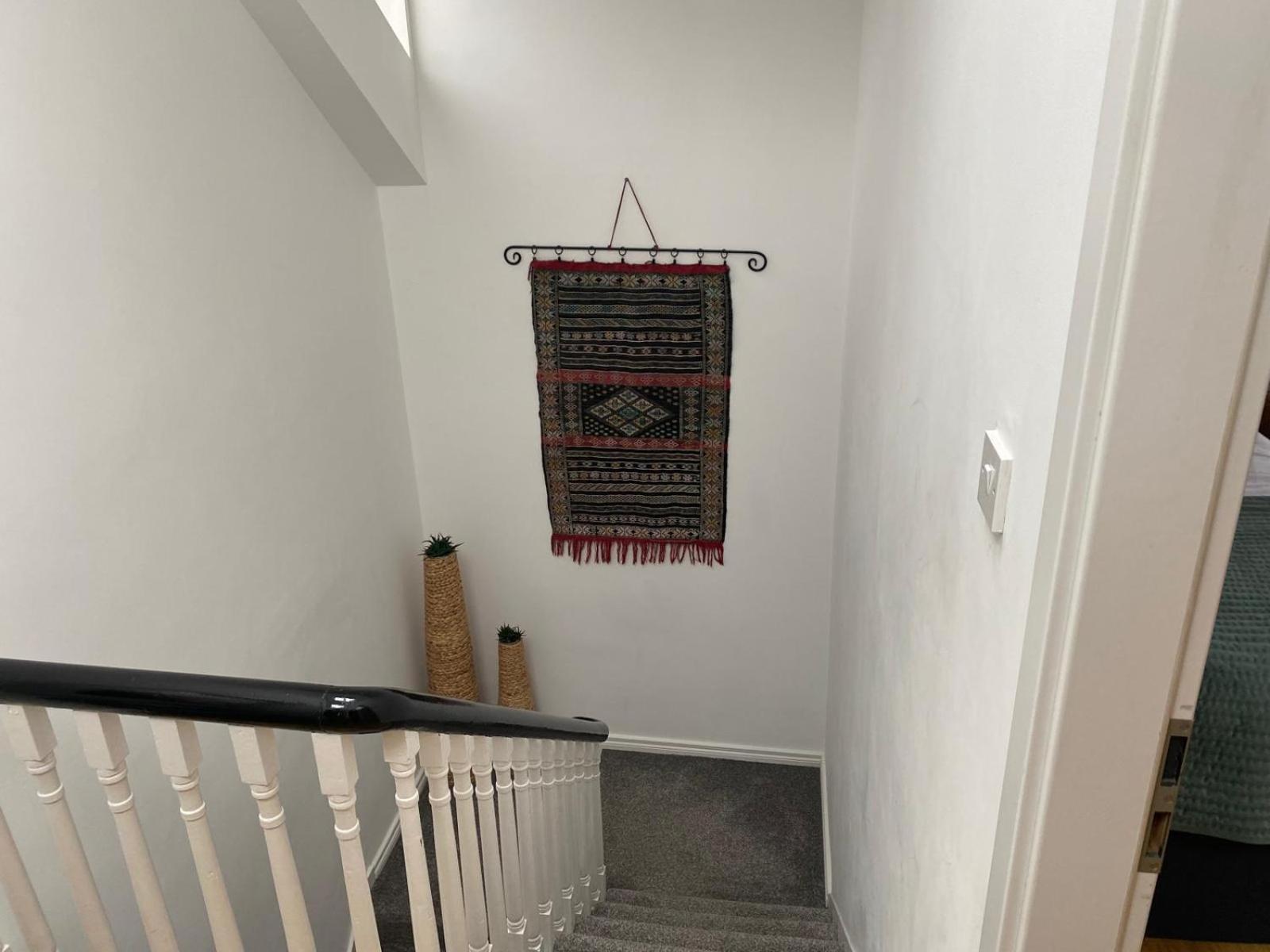 True Colours Apartment In Central Location Bangor  Esterno foto