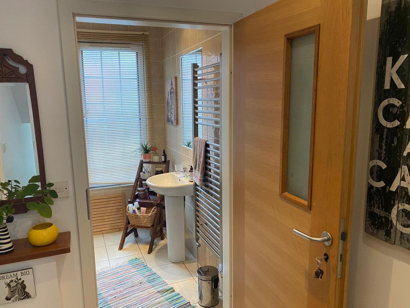 True Colours Apartment In Central Location Bangor  Esterno foto